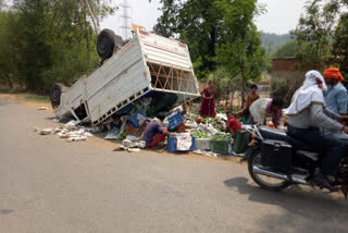 pickup turn on road