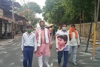 Jyotiraditya Scindia's supporters reach Baba Mahakal