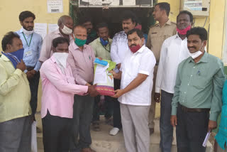 mla rajakumara Patil Teelkura distributed the seed to farmers