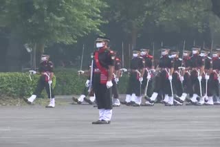 কোরোনা: মাস্ক পরে সেনা অ্যাকাডেমির পাসিং আউট প্যারেড