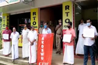 പത്തനംതിട്ട വാർത്ത  pathanamthitta news  Dharna to protest against driving school sector  driving school sector  ഡ്രൈവിംഗ് സ്‌കൂൾ മേഖലയോടുള്ള അവഗണന  ധർണ