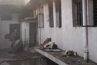 fire-broke-out-in-shoe-making-factory-of-udhyog-nagar-of-delhi