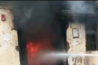 ખેડાના મહુધાની SBI બેન્કમાં લાગી ભીષણ આગ, ફર્નિચર સહિતની સામગ્રી બળીને ખાક