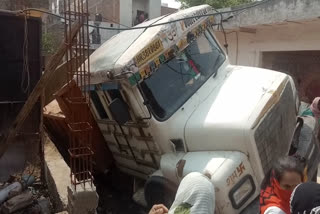 One teenager died after overturning truck filled with soil in Begum Pur