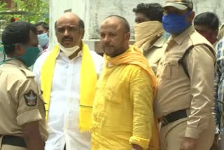 TDP Leaders Protest Against Chinthamaneni prabhakar Arrest in West Godavari District