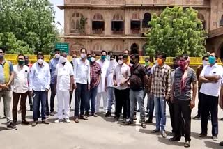 Employees assaulted on liquor contracts  Liquor contractors submitted memorandum  Performance of liquor contractors in Bikaner