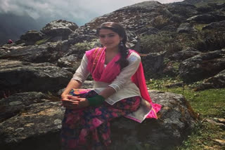 sara ali khan transforms her kedarnath bts into expectation vs reality meme with 2020 twist