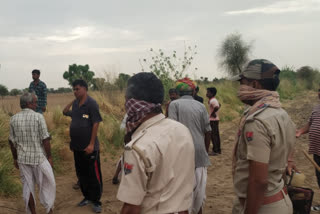 Young man gave up life by hanging, फांसी लगाकर त्यागे प्राण