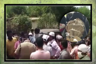 The villagers clashed over not allowing the deadbody into the village in nellore dst