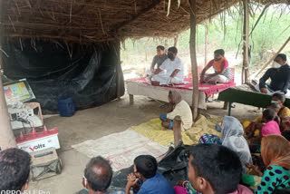 People watching virtual rally in Yamuna Khadar area