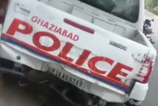 Luxury car collided with police car on Sanjay Nagar Road in Ghaziabad