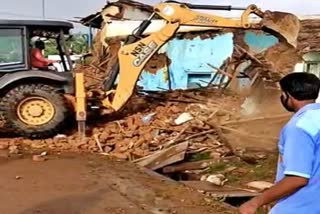 road-side-houses-demolition