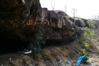 A mysterious cave in the forests of Satpura