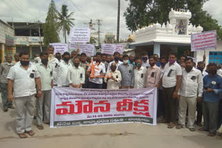 handloom workers protested in nalgonda district