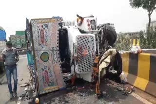 truck overturns in Nayagaon, road accident in Kota