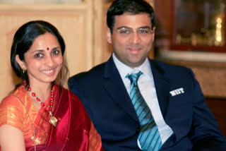 Viswanathan Anand reunites with family