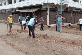 youth team in Umaria cleaned up dirt on national highway of umaria