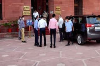 COVID-19: Delhi LG, Kejriwal arrive at MHA for second round of meeting with Amit Shah