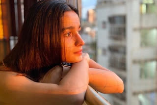 Alia Bhatt paints her Sunday with a sun-kissed selfie; thanks Anushka Sharma for inspiring her