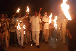 tdp leaders protest at narasannapeta