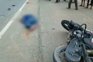 man died in road accident in dhanbad, road accident in dhanbad, accident in Topchanchi police station area Dhanbad, धनबाद में सड़क दुर्घटना में व्यक्ति की मौत, धनबाद में सड़क दुर्घटना, तोपचांची थाना क्षेत्र धनबाद में दुर्घटना