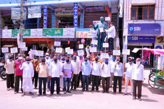 handloom workers protested in yadadri bhuvanagiri district