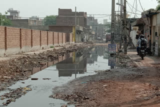 People worried over rotten water and garbage at 70 Foota Road in Kirari