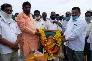 p gannavaram mla attended death anniversary of ex mla neethipudi ganapathi rao