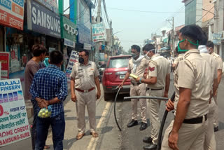 car driver breaks barricading and tore police uniform in sonipat