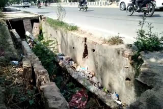 pavement Broken in several places in Dwarka Sector 3 at delhi