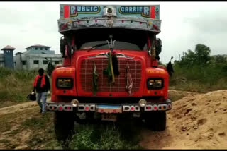 Administration raids against the illegal trade of sand in dhanbad