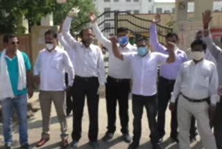 Bharatpur news, Bharatpur District Court, advocates Protested