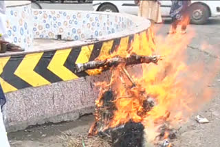 BJP workers burn effigy of Digvijay Singh in Bhopal