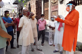 Social workers distributed buckets and soap in temples at shahdra