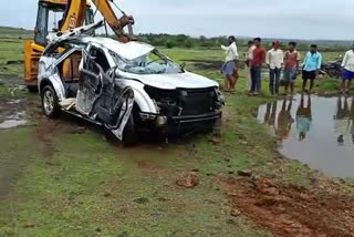 Luxury car found in Pandavara lake