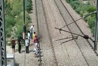 25 year old man dies after hit by train in delhi