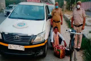 PCR arrests two accused for smuggling illegal liquor by bicycle and car