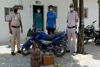 Chhawla police arrested two accused of robbery