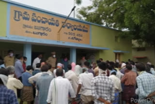 Farmers detained by IKP staff  in jagtyala buggaram grain purchasing center