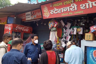 SDM takes action against those who sell tobacco illegally in dhanbad