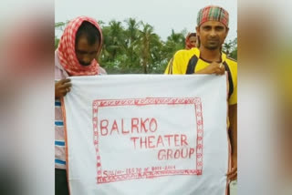 Balarko theatre group donates ration