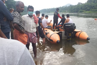 students  Two students  flooded  പെരിയാര്‍  വിദ്യാർഥികൾ  വിദ്യാർഥികൾ ഒഴുക്കിൽപെട്ടു  വിദ്യാർഥികൾ