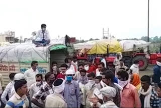 angry farmers jammed highway for their crop not being weighed