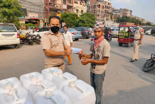 Delhi Police takes action against those who break the rules