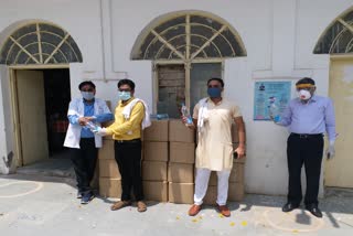 A youth donated mineral water for corona patients IN morena