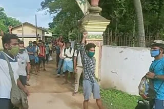 protest in kampur for quarantine center