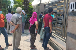 Crowds gathered in the hotel park for free testing in shahdara delhi