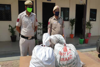 baba haridas nagar police team arrested liquor smuggler in delhi