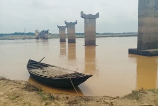 Bridge under construction in Jamtara, corruption in bridge construction in Jamtara, news of MLA Irfan Ansari, जामताड़ा में वर्षों से निर्माणाधीन पुल अधूरा, जामताड़ा में पुल निर्माण में भ्रष्टाचार, विधायक इरफान अंसारी की खबरें