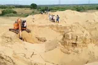 Penna River  Perumallapadu  Lord Parasurama  Nellore  Lord Nageswara  Villagers unearth ancient Shiva temple  ancient Shiva temple in Andhra Pradesh  Shiva temple  ആന്ധ്രയിലെ നെല്ലൂര്‍ ജില്ലയില്‍ ഗ്രാമീണര്‍ പുരാതന ശിവക്ഷേത്രം കണ്ടെത്തി  ആന്ധ്രാപ്രദേശ്